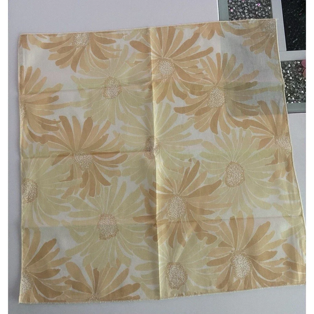 Vintage Floral Cloth Dinner Napkins Yellow Cream Daisy Print Set Retro Kitchen